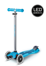 Afbeelding in Gallery-weergave laden, Micro Step Maxi Deluxe Glow LED Plus - 3-wiel kinderstep - Crystal Blauw