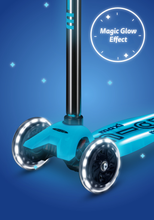 Afbeelding in Gallery-weergave laden, Micro Step Maxi Deluxe Glow LED Plus - 3-wiel kinderstep - Crystal Blauw