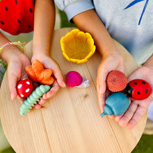 Afbeelding in Gallery-weergave laden, Olli Ella Tubbles - Sensory Stones - Garden Goodies