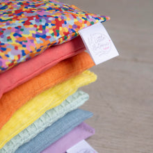 Afbeelding in Gallery-weergave laden, Little Botanic Label - Sensorische pittenzakjes 7 stuks - Pastel + super confetti