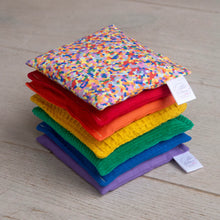 Afbeelding in Gallery-weergave laden, Little Botanic Label - Sensorische pittenzakjes 7 stuks - Regenboog + super confetti
