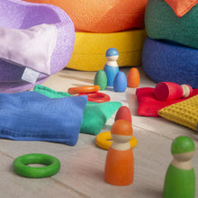 Afbeelding in Gallery-weergave laden, Little Botanic Label - Sensorische pittenzakjes 7 stuks - Regenboog + super confetti