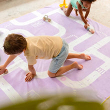 Afbeelding in Gallery-weergave laden, Quut speelhanddoek XL 180 x 180 cm - On the road Lavendel