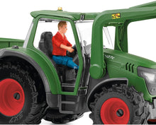 Afbeelding in Gallery-weergave laden, Schleich Farm World Tractor met aanhanger - 42608