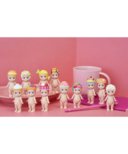 Afbeelding in Gallery-weergave laden, Olivia Van Dessel ❤️ Sonny Angel - Sweets series - Limited Edition!