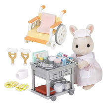 Afbeelding in Gallery-weergave laden, Sylvanian Families - Country Nurse set, streek verpleegster - 5094