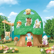Afbeelding in Gallery-weergave laden, Sylvanian Families - Baby boomhut met rode eekhoornbaby - 5318