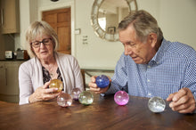 Afbeelding in Gallery-weergave laden, Tickit Sensorische Regenboog Glitterballen - set 7 stuks