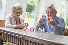 Afbeelding in Gallery-weergave laden, Tickit Sensorische Regenboog Glitterballen - set 7 stuks
