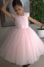 Afbeelding in Gallery-weergave laden, Yuko B. prachtige jurk Fiona rose - maat 6-8 jaar/130 cm