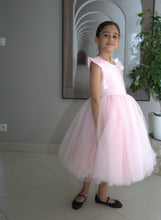 Afbeelding in Gallery-weergave laden, Yuko B. prachtige jurk Fiona rose - maat 6-8 jaar/130 cm