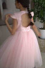Afbeelding in Gallery-weergave laden, Yuko B. prachtige jurk Fiona rose - maat 6-8 jaar/130 cm