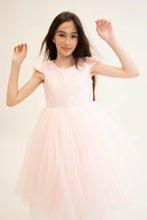 Afbeelding in Gallery-weergave laden, Yuko B. prachtige jurk Fiona rose - maat 6-8 jaar/130 cm