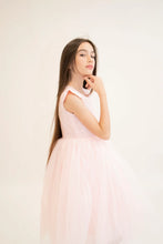 Afbeelding in Gallery-weergave laden, Yuko B. prachtige jurk Fiona rose - maat 6-8 jaar/130 cm