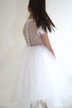 Afbeelding in Gallery-weergave laden, Yuko B. prachtige jurk Clara wit - maat 6-8 jaar/130 cm