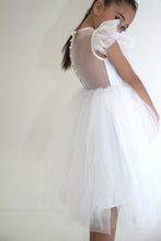 Afbeelding in Gallery-weergave laden, Yuko B. prachtige jurk Clara wit - maat 6-8 jaar/130 cm