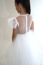 Afbeelding in Gallery-weergave laden, Yuko B. prachtige jurk Clara wit - maat 6-8 jaar/130 cm