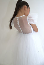 Afbeelding in Gallery-weergave laden, Yuko B. prachtige jurk Clara wit - maat 6-8 jaar/130 cm