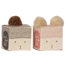 Afbeelding in Gallery-weergave laden, Maileg gebreide muts petrol/bruin Best friends 16-8949-30