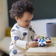 Afbeelding in Gallery-weergave laden, Baby Einstein Curiosity Clutch Sensory Toy