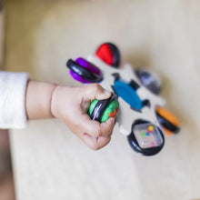 Afbeelding in Gallery-weergave laden, Baby Einstein Curiosity Clutch Sensory Toy