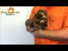Video laden en afspelen in Gallery-weergave, Folkmanis handpop - Rode eekhoorn - 2880