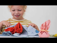 Video laden en afspelen in Gallery-weergave, Taf Toys Peek-A-Boo What's inside