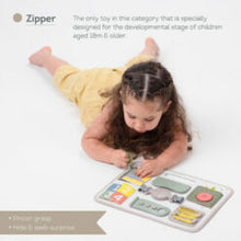 Afbeelding in Gallery-weergave laden, Taf Toys activity buckles board