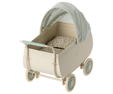 Afbeelding in Gallery-weergave laden, Maileg kinderwagen micro blauw 11-2103-01