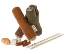 Afbeelding in Gallery-weergave laden, Maileg Happy Camper Bonfire set, kampvuur set mini 11-2403-00