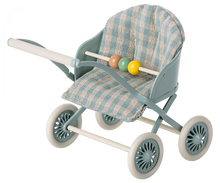 Afbeelding in Gallery-weergave laden, Maileg poppenwagen buggy baby muis mint munt 11-3107-00