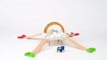 Video laden en afspelen in Gallery-weergave, Brio mijn eerste trein Regenboog set met licht - 36002
