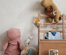 Afbeelding in Gallery-weergave laden, Maileg Superhero, superheld muis kleine broer in luciferdoosje 17-2102-01