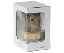 Afbeelding in Gallery-weergave laden, Maileg Wellness Mouse, grote zus muis 17-2206-00