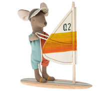 Afbeelding in Gallery-weergave laden, Maileg Beach Mouse, Strand muis surfer grote broer muis 17-2207-00