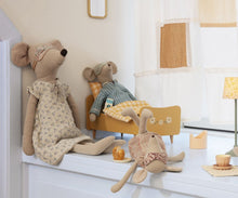 Afbeelding in Gallery-weergave laden, Maileg nachtkleed nachtjapon voor maxi muis 17-2500-02