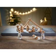 Afbeelding in Gallery-weergave laden, Haba Limited Edition houten kerststal - 304685