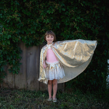 Afbeelding in Gallery-weergave laden, Great Pretenders verkleedcape Gracious Gold gouden glitter cape, maat 4-6 jaar