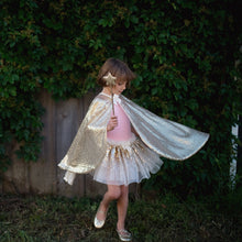 Afbeelding in Gallery-weergave laden, Great Pretenders verkleedcape Gracious Gold gouden glitter cape, maat 4-6 jaar