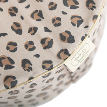 Afbeelding in Gallery-weergave laden, ByAlex Poef Leopard Love luipaard - vloerkussen diameter 40 cm / 15 cm hoog