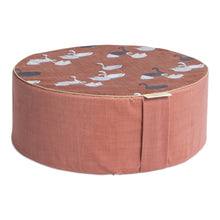 Afbeelding in Gallery-weergave laden, ByAlex Poef Swanlake zwanenmeer - vloerkussen diameter 40 cm / 15 cm hoog