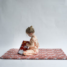 Afbeelding in Gallery-weergave laden, ByAlex Playmats Grandma's Dress, Oma's Jurk - speelmat 140 x 80 cm