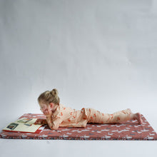 Afbeelding in Gallery-weergave laden, ByAlex Playmats Grandma's Dress, Oma's Jurk - speelmat 140 x 80 cm