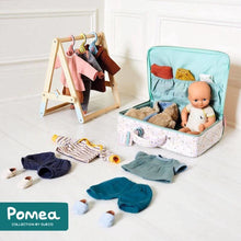 Afbeelding in Gallery-weergave laden, Djeco Pomea poppenkoffer - DJ07860