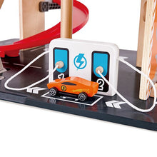 Afbeelding in Gallery-weergave laden, Hape Toys houten Gearhead Stunt Garage - E3019