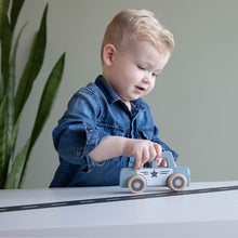 Afbeelding in Gallery-weergave laden, Little Dutch set van 3 hulpverleningsauto's, hulpvoertuigen - LD4388