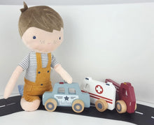 Afbeelding in Gallery-weergave laden, Little Dutch set van 3 hulpverleningsauto's, hulpvoertuigen - LD4388