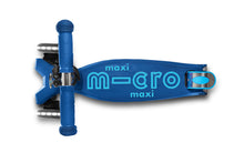 Afbeelding in Gallery-weergave laden, MICRO Step Maxi Micro Deluxe LED Navy Blue (5-12 jaar) - MMD083