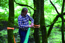 Afbeelding in Gallery-weergave laden, Hape Toys Nature fun Pocket Swing, draagbare schommel - E5573