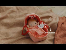 Video laden en afspelen in Gallery-weergave, Lilliputiens knuffel babybop Baby Lena - 83375
